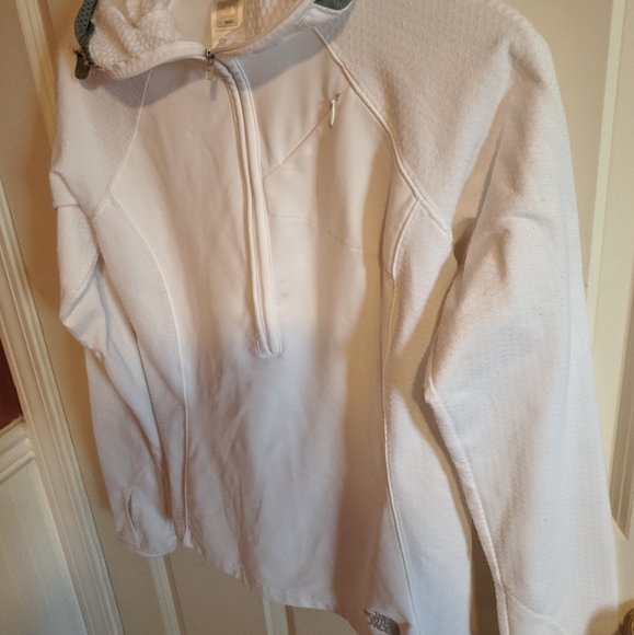 The North Face Hoodie Half-Zip Pullover - Picture 3 of 9